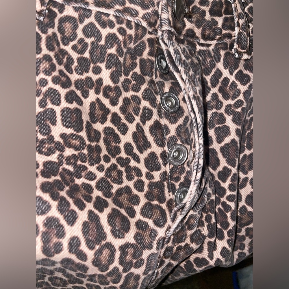 Madewell Cheetah The Darted Barrel-Leg Jean - Picture 5 of 9